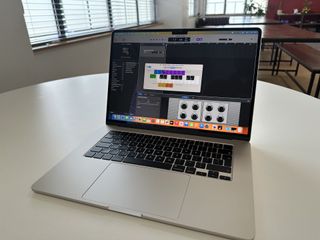 MacBook Air M2 (15-inch)