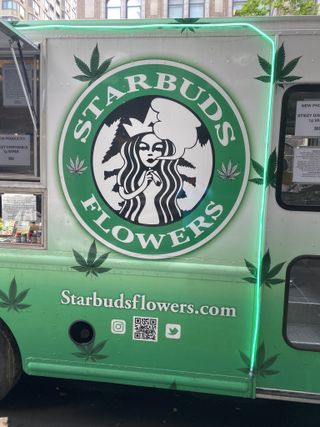 Starbuds Flowers logo