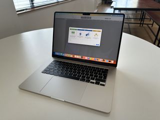 MacBook Air M2 (15-inch)