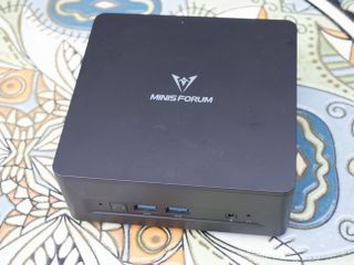 A Minisforum UM760 Slim mini PC